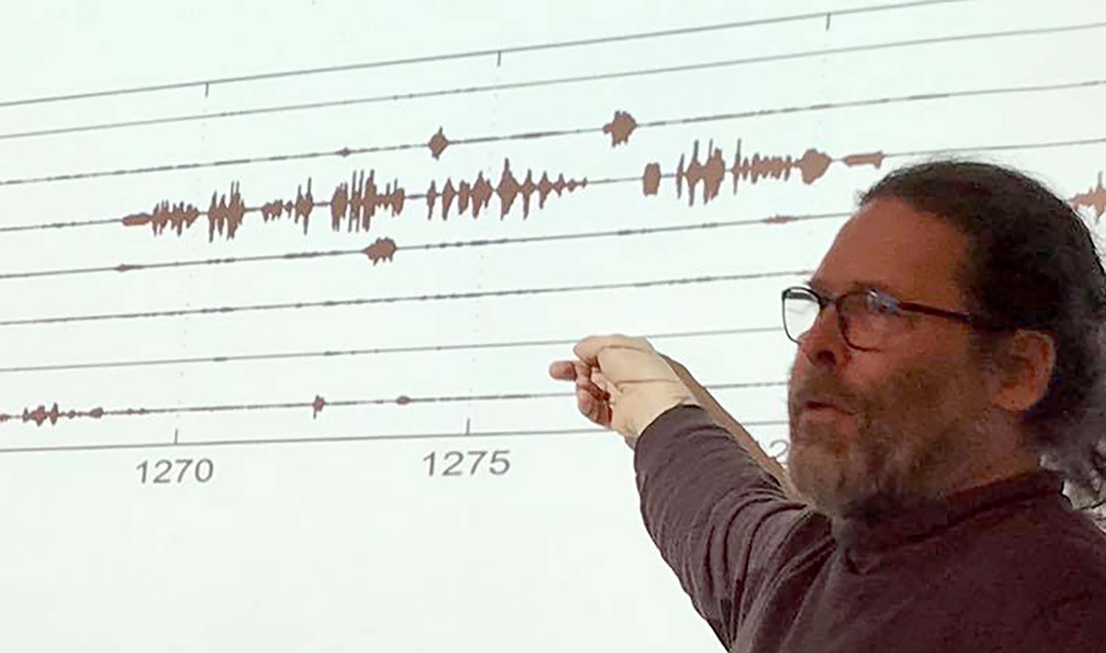 Jens Edlund, avdelningen för Tal, musik och hörsel vid KTH, visar hur man processar inspelat tal som ljud.